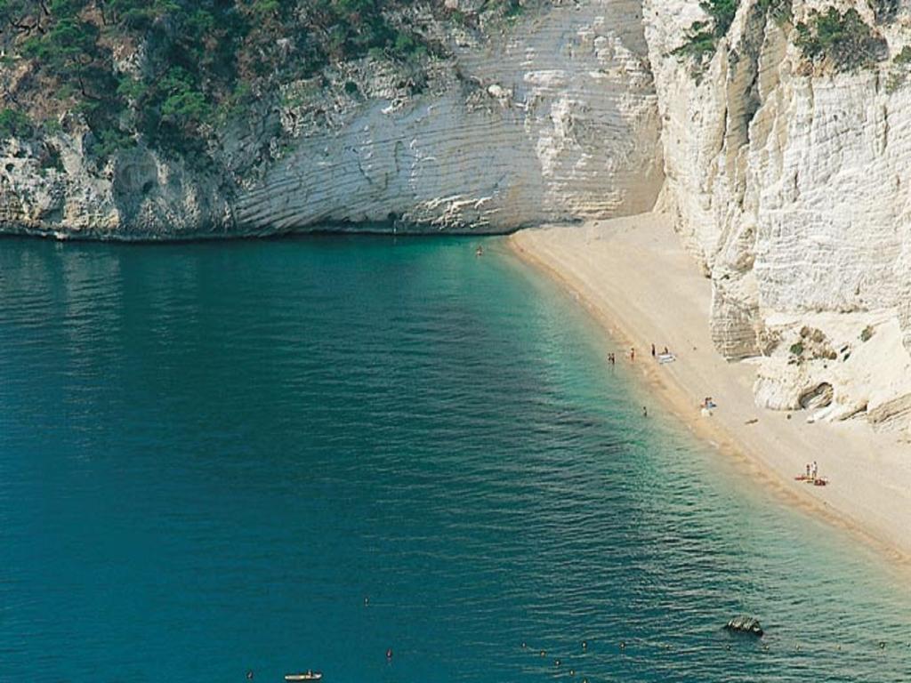 Hotel Alba Del Gargano マッティナータ エクステリア 写真